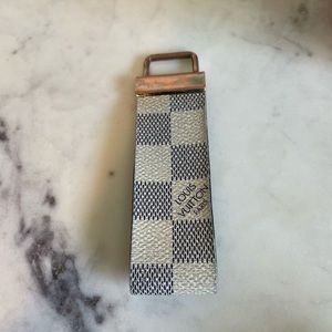 • LOUIS VUITTON DAMIER AZUR PATTERN KEYCHAIN •